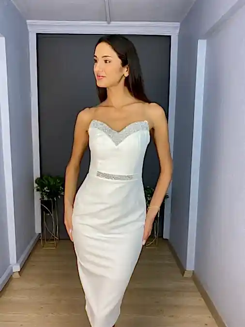 Beyaz Straplez Yaka Bel Sim Detaylı  Kısa Abiye Elbise