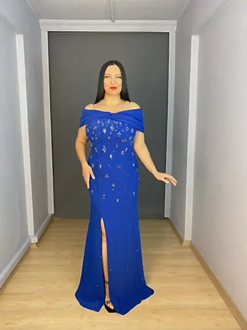 Sax Büyük Beden Madonna Yaka Ön Taş İşli Yırtmaçlı Uzun Abiye Elbise