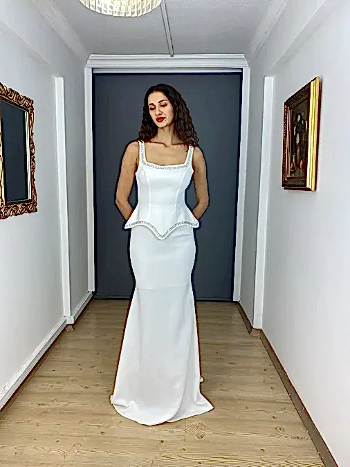 Beyaz Kare Yaka Taş Detaylı Bel Korsajlı Balık Uzun Abiye Elbise