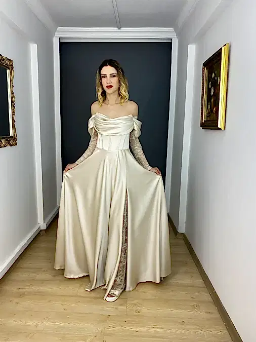 Bej Kayık Yaka Uzun Kollu Dantel Detaylı Uzun Abiye Elbise