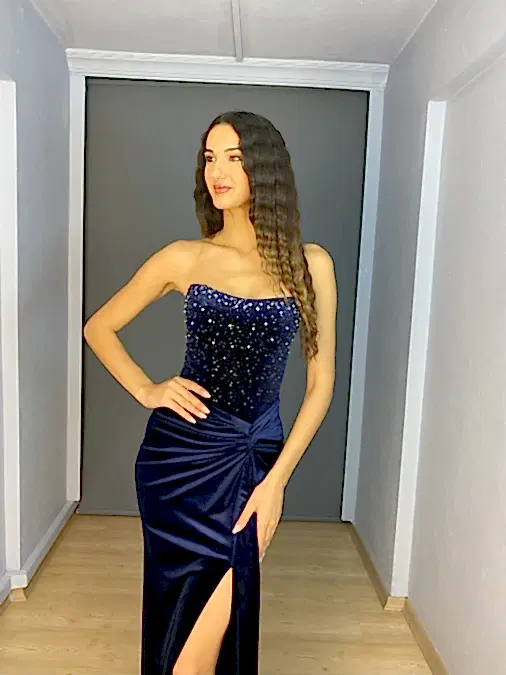 Lacivert Kadife Straplez Üst İnci Taş Detaylı Yırtmaçlı Uzun Abiye Elbise