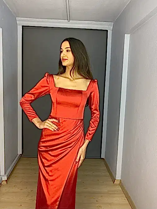 Kırmızı Saten Kare Yaka Uzun Kollu Yırtmaçlı Uzun Abiye Elbise