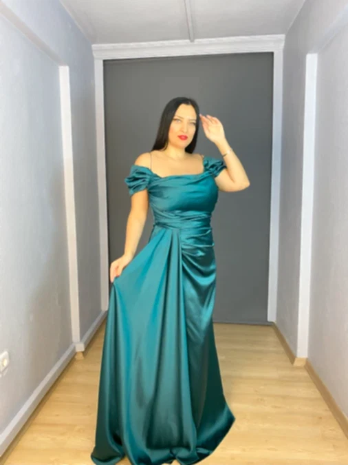 Yeşil Büyük Beden Saten Madonna Yaka Uzun Abiye Elbise
