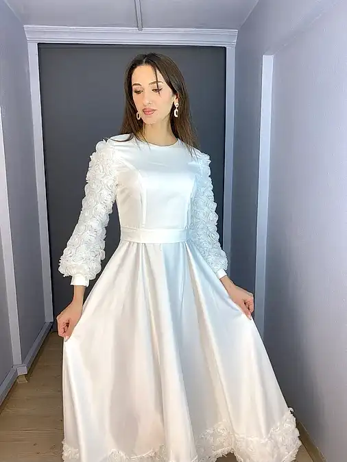 Beyaz Tesettür Saten Kol Gül Detaylı Abiye Elbise