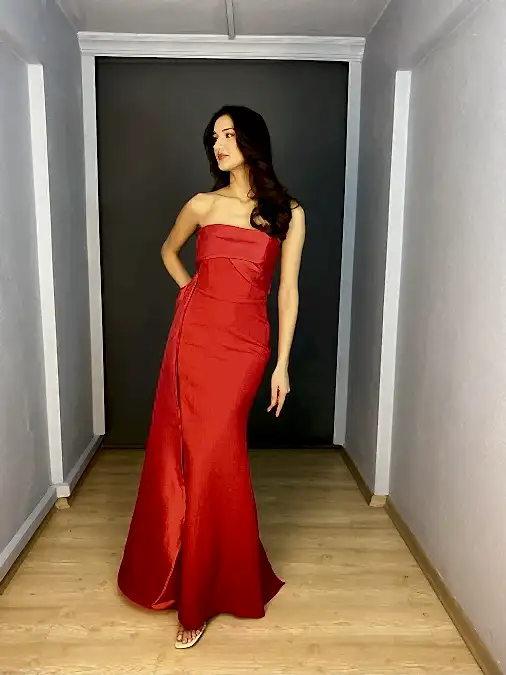 Kırmızı Straplez Yaka Yan Saten Detaylı Balık Abiye Elbise