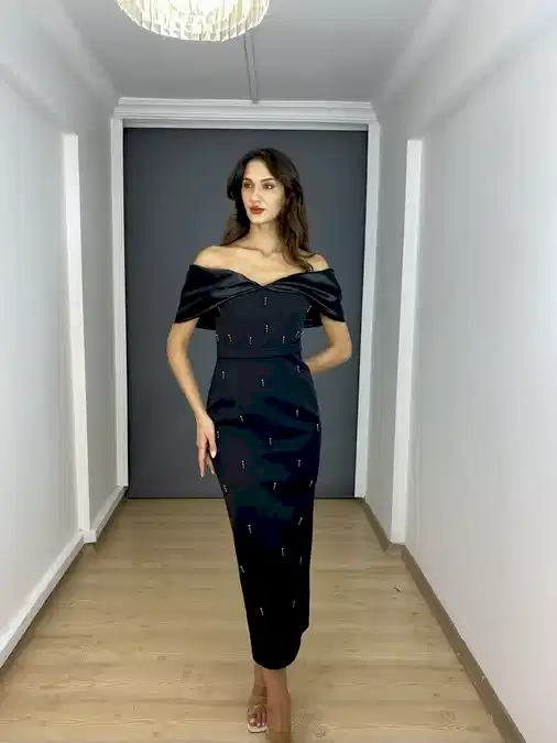 Beyaz Madonna Yaka Ön Boncuk İşli Midi Abiye Elbise