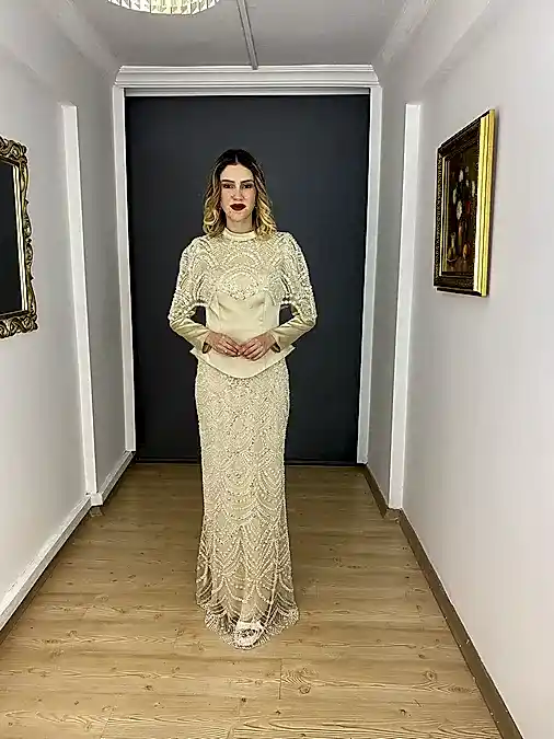 Mor Tesettür Dik Yaka İşlemeli Saten Korsajlı Abiye Elbise