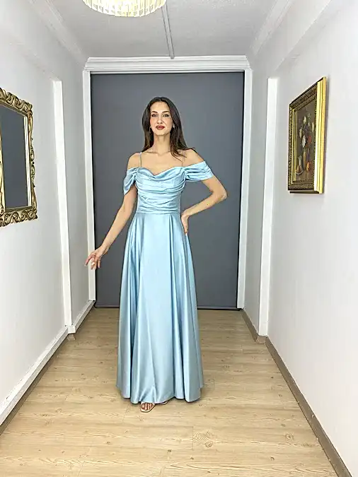 Siyah Saten Straplez Askılı Ön Drapeli Uzun Abiye Elbise 