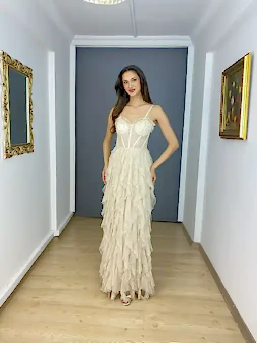 Bej Bel Güpür Transparan Detaylı Dantel Etek Kat Kat Uzun Abiye Elbise