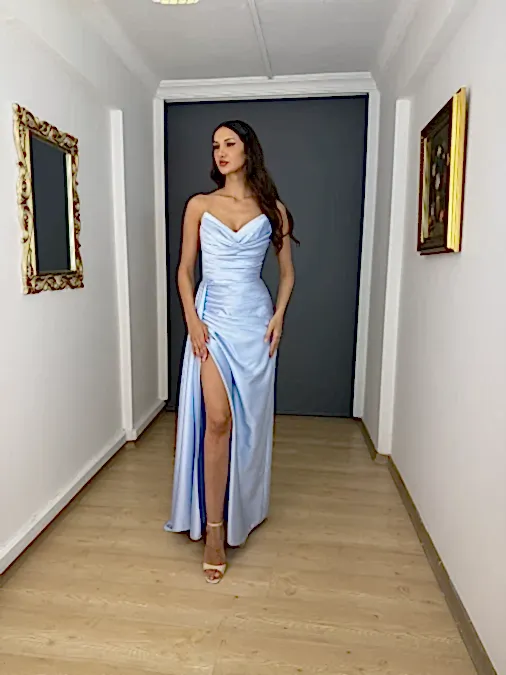 Bebe Mavisi Saten Straplez Ön Drapeli Yırtmaçlı Uzun Abiye Elbise