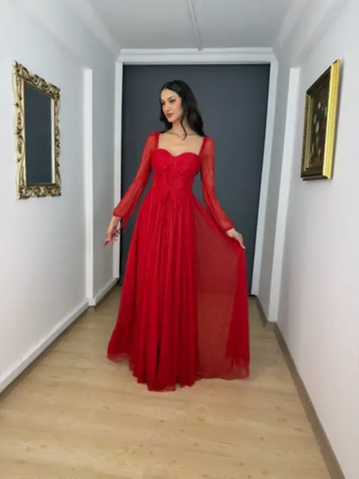Kırmızı Uzun Kollu Dantel Kare Yaka Yırtmaçlı Uzun Abiye Elbise