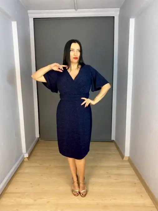 Lacivert V Yaka Volan Kollu Simli Esnek Doku Kısa Abiye Elbise