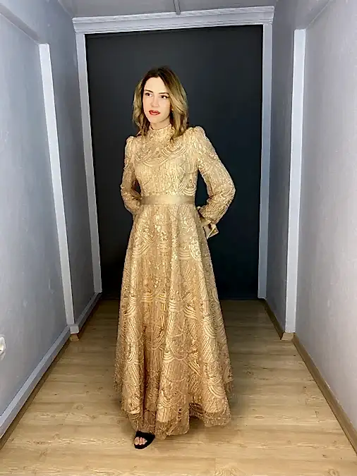 Gold Tesettür Balon Kol Kemer Kol Saten Detaylı Yoğun İşli Abiye Elbise