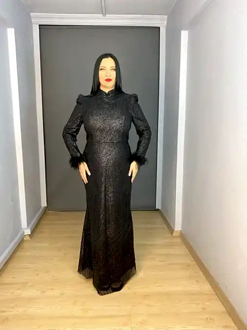 Siyah Tesettür Büyük Beden Simli Kol Tüy Detaylı Abiye Elbise