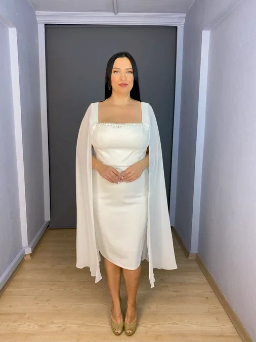 Ekru Büyük Beden Kare Yaka Pelerin Kollu Kısa Abiye Elbise