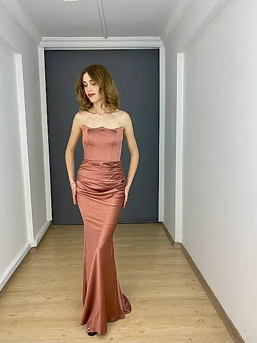 Taba Straplez Saten Göbeği Kamufle Eden Uzun Abiye Elbise