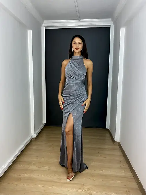 Gri  Stefani Yaka Simli Esnek Kumaş Yırtmaçlı Uzun Abiye Elbise