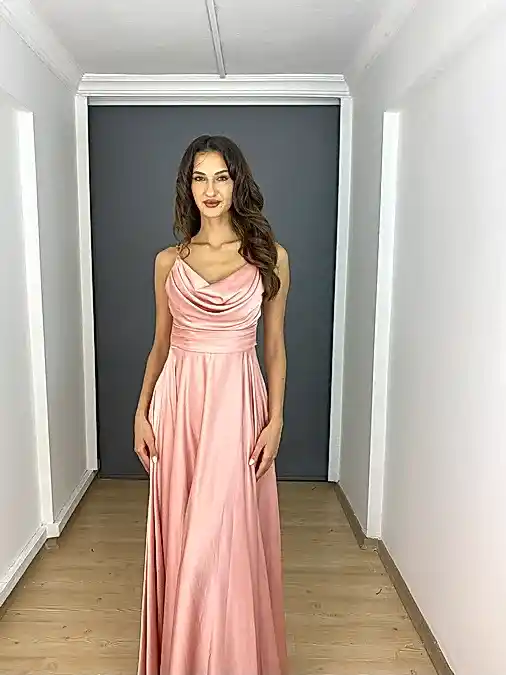 Pudra Saten A Kesim Degaje Yaka Zincir Askılı Uzun Abiye Elbise