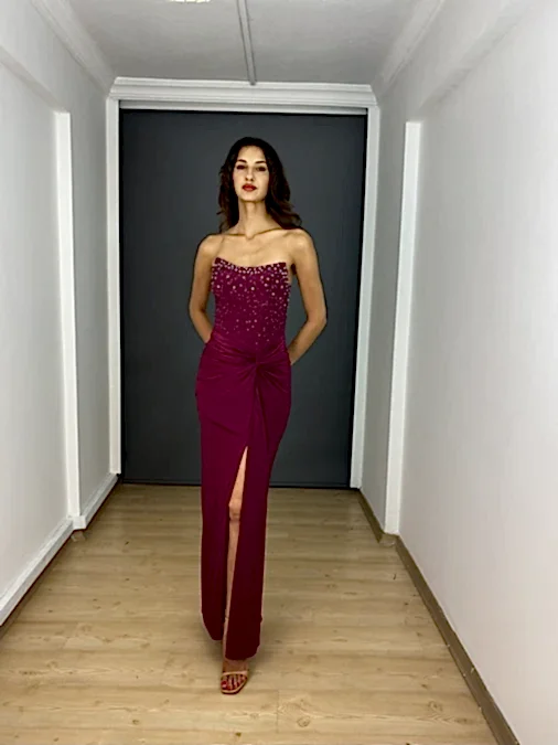 Mürdüm Straplez Yırtmaçlı Üst İnci Detaylı Esnek Uzun Abiye Elbise