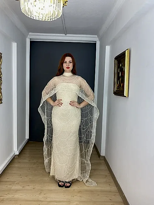 Bej Büyük Beden Straplez Boncuk İşlemeli Pelerin Detaylı Uzun Abiye Elbise