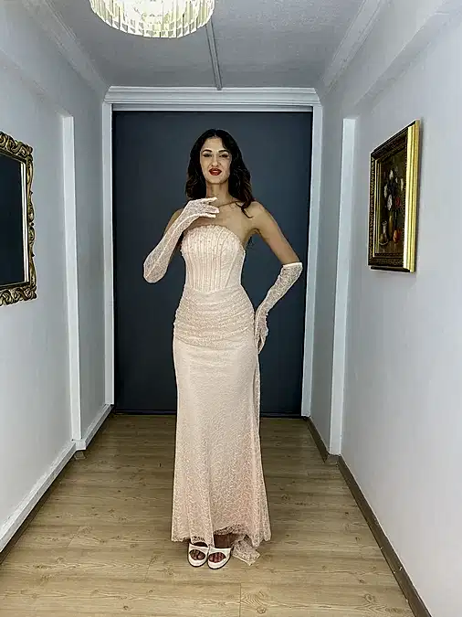 Pudra Dantel Straplez Kuyruklu Sırtı Bağlamalı Eldiven Detaylı Uzun Abiye Elbise