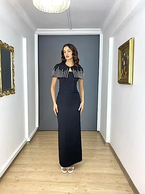 Siyah Straplez Krep Taşlı Pelerin Detaylı Uzun Abiye Elbise