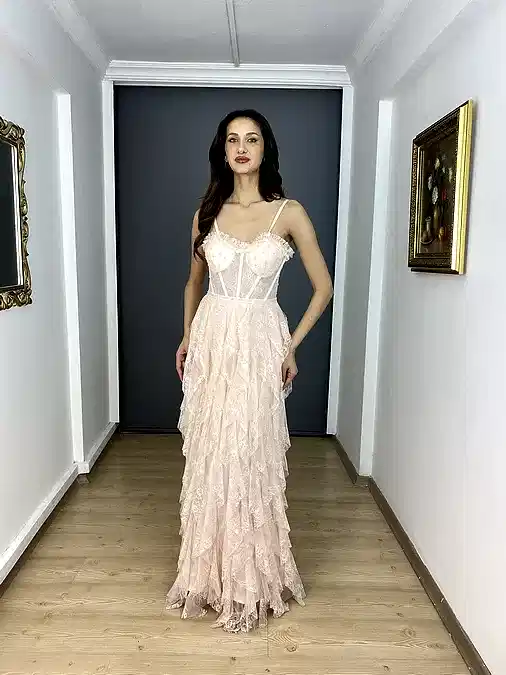 Pudra Bel Güpür Transparan Detaylı Dantel Etek Kat Kat Uzun Abiye Elbise