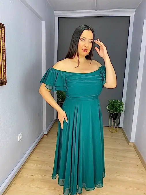 Zümrüt Kayık Yaka Büyük Beden Şifon Kısa Abiye