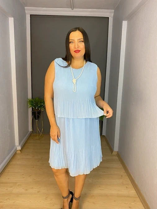 Bebe Mavisi Büyük Beden İnci Kolyeli Kısa Abiye Elbise