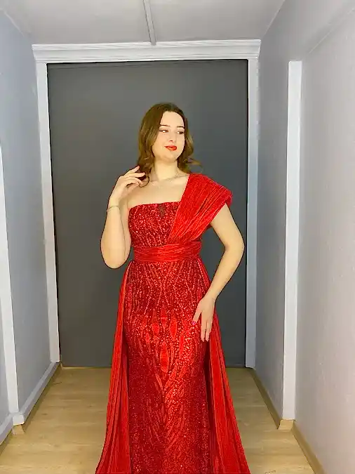 Kırmızı Büyük Beden Tek Omuz İşlemeli Tasarım Abiye Elbise