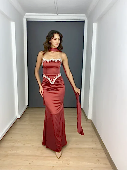 Bordo Saten Straplez Taş İşlemeli Ön Drapeli Balık Abiye Elbise