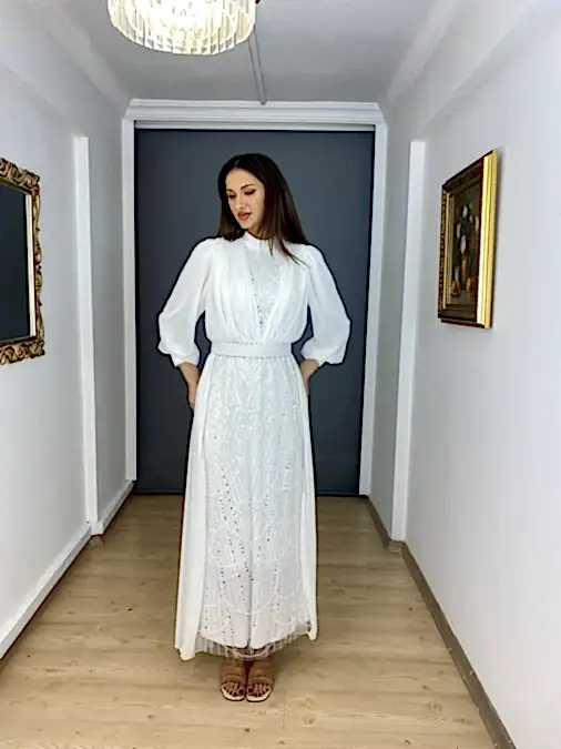 Beyaz Tesettür Şifon İç İşli Dik Yaka Uzun Abiye Elbise