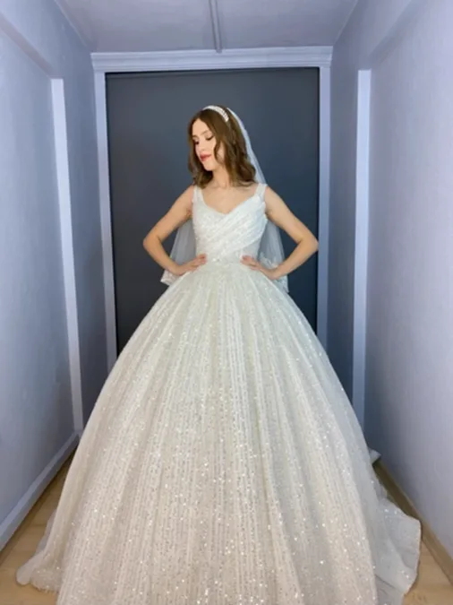 Prenses Model Yaka Drape Detaylı U Yaka Işıltılı Pul Kristal Taşlı Gelinlik