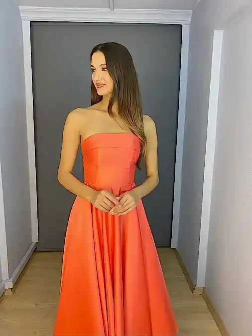 Mercan Midi Saten Cep Detaylı Straplez Abiye Elbise