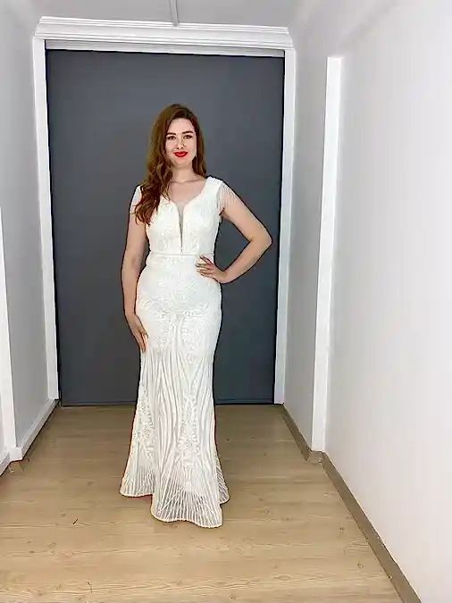 Beyaz Büyük beden V Yaka İşlemeli Kol Boncuk Detaylı Uzun Abiye Elbise 