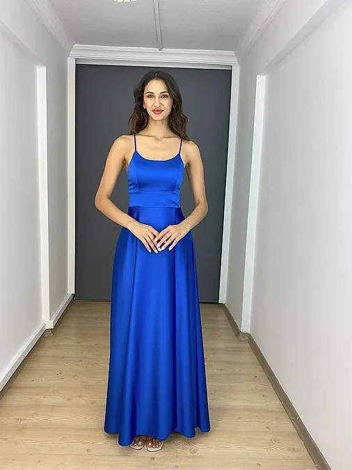 Sax Saten İp Askılı Sırtı Bağlamalı Yırtmaçlı Uzun Abiye Elbise 