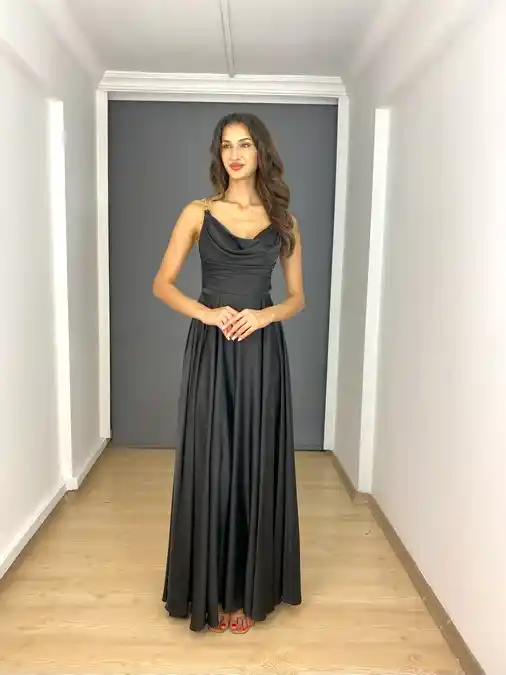 Siyah Saten A Kesim Degaje Yaka Zincir Askılı Uzun Abiye Elbise