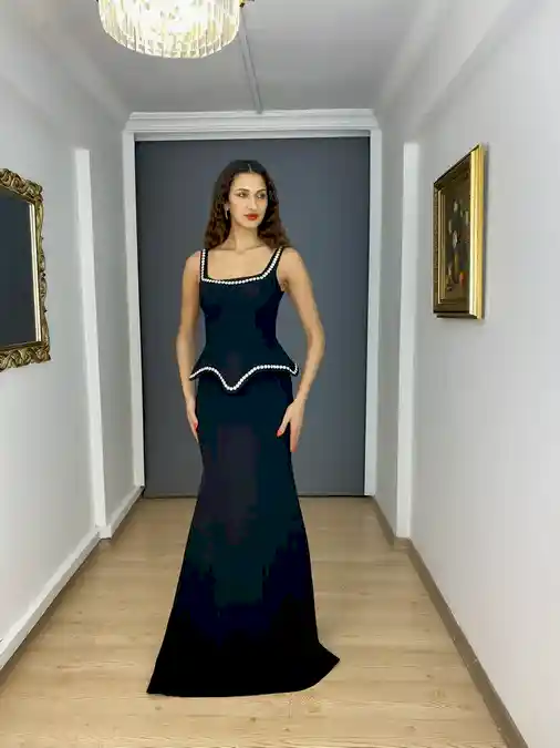 Beyaz Kare Yaka Taş Detaylı Bel Korsajlı Balık Uzun Abiye Elbise