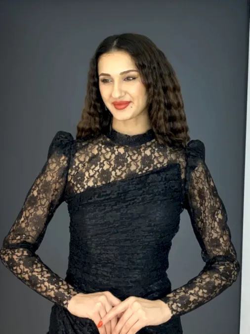 Beyaz Dantel Uzun Kollu Yırtmaçlı İki Farklı Modelde Kullanıma Uygun Uzun Abiye Elbise