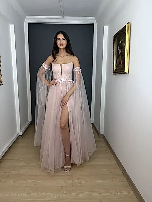 Pudra Tasarım Straplez Bel Çiçek Motifli Kol Pelerin Detaylı Nişanlık Abiye Elbise