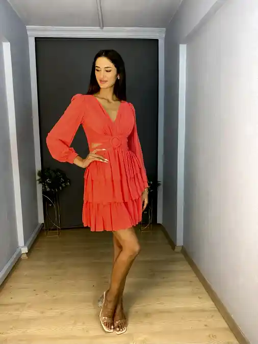 Nar Çiçeği Sırt Dekolteli Uzun Kollu Etek Kat Kat Şifon Kısa Abiye Elbise