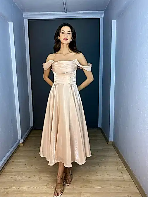 Beyaz Madonna Yaka Kloş Organze Midi Abiye Elbise