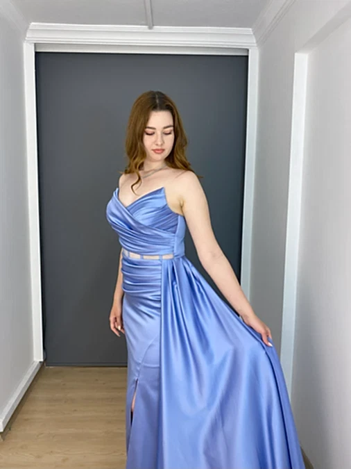 Bebe Mavisi Saten Straplez Bel Transparan Yırtmaçlı Uzun Abiye Elbise