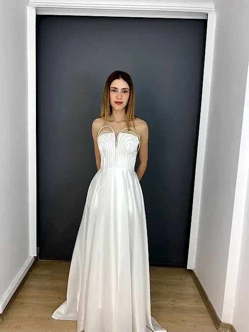 Beyaz Organze SatenCepli Straplez Yaka Detaylı Uzun Abiye Elbise 