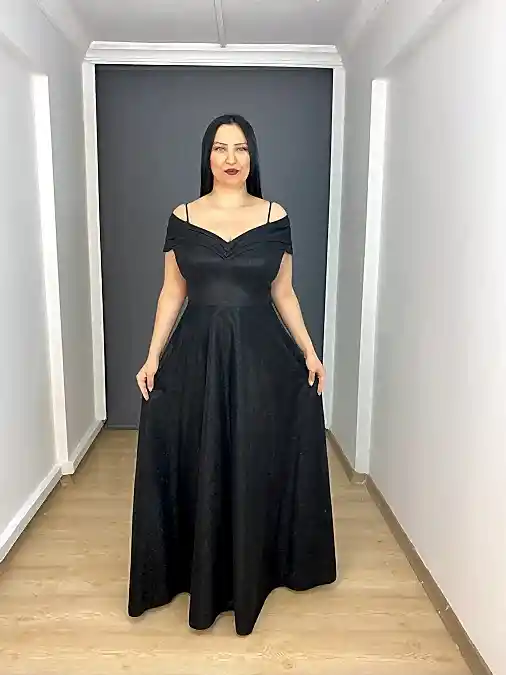 Siyah Büyük Beden Madonna Yaka A Kesim Simli Uzun Abiye Elbise