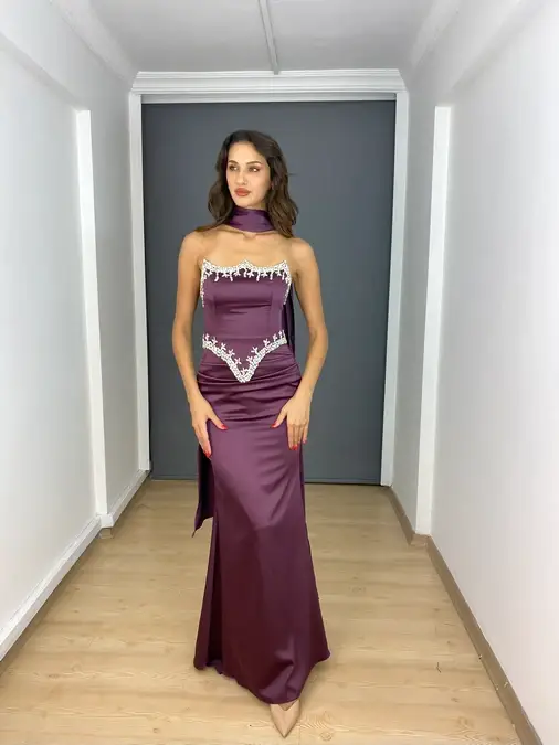 Mürdüm Saten Straplez Taş İşlemeli Ön Drapeli Balık Abiye Elbise