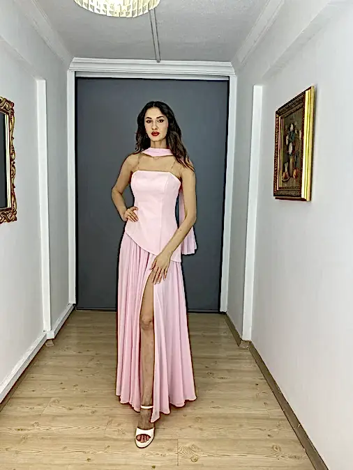 Pembe Straplez  Üst Krep Alt Şifon Yırtmaçlı Uzun Abiye Elbise