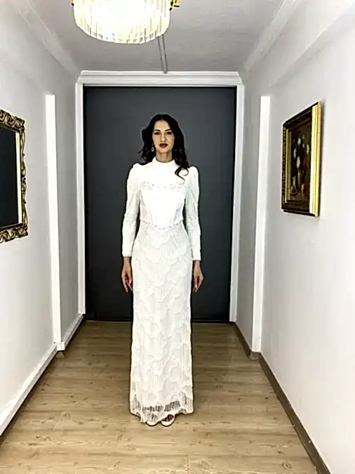 Beyaz Tesettür İşli Üst Saten Dik Yaka Abiye Elbise