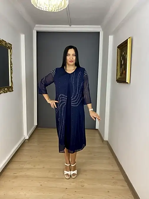 Lacivert Büyük Beden İç Likralı Üst Şifon İnci Detaylı Yuvarlak Yaka Abiye Elbise