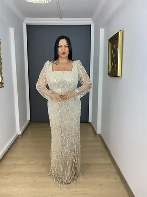 Gold Büyük Beden Uzun Kollu Kare Yaka İşlemeli Uzun Abiye Elbise